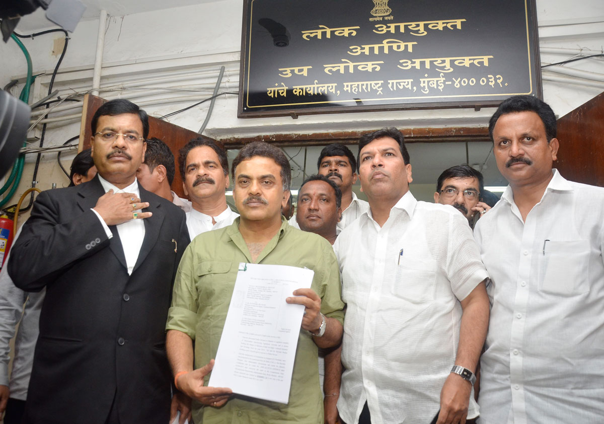 Mumbai Congress President Sanjay Nirupam filed Complaint with Lokayukta against Minister ravindra Waikar for  illegal Construction & Land Encroachment in Aarey Area.