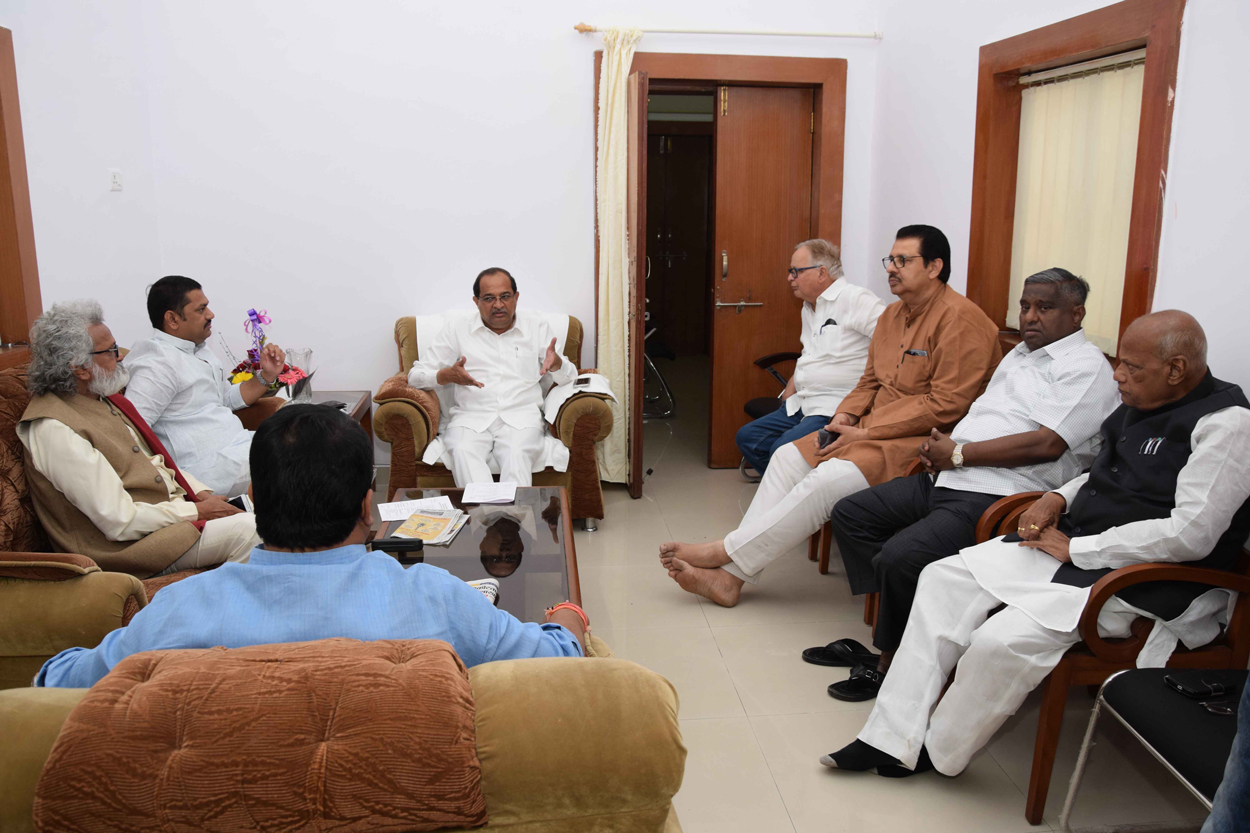 #NagpurSession: Opp.Leader Vidhan Sabha Radhakrishana Vikhe-Patil & Opp.Leader Dhananjay Munde Joint Meeting & Press Conference Before Assembly Winter at Ravi Bhavan Nagpur.