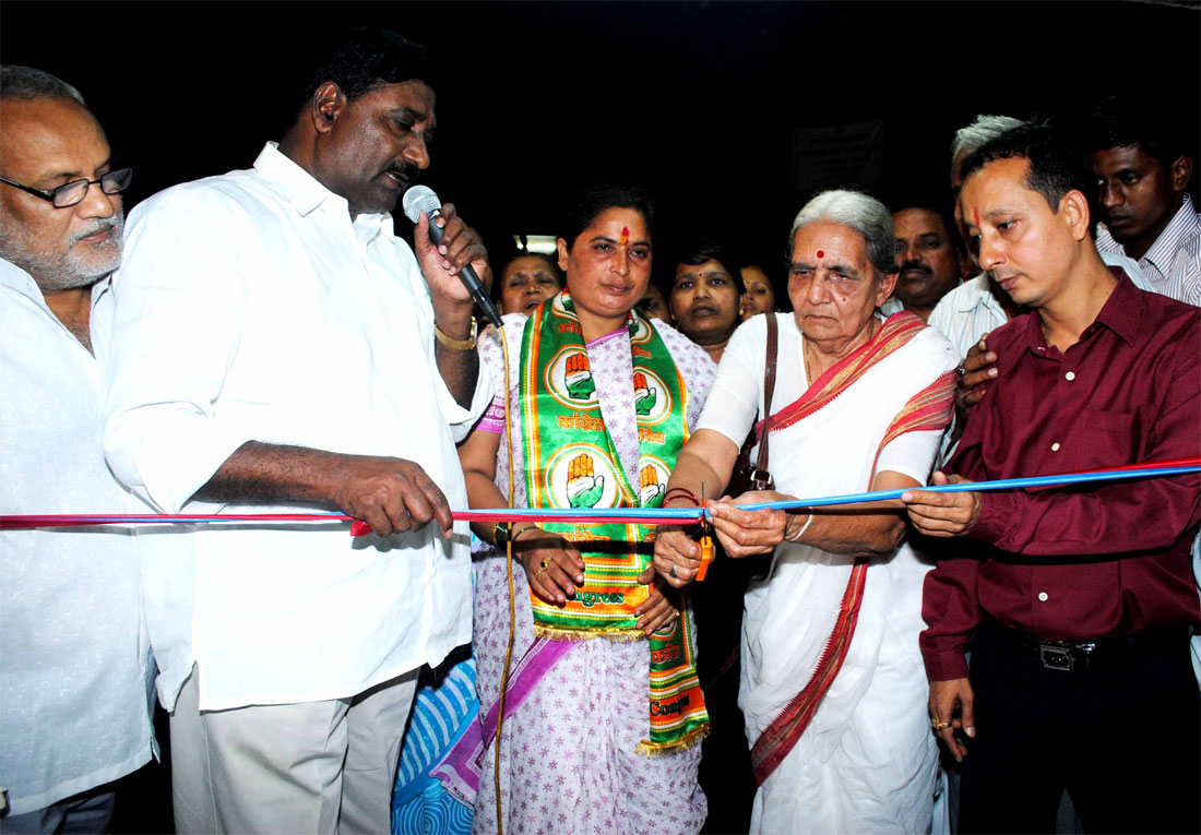 EX.MLA PARVTI TAI PARIHAR INAUGURATED ELETION OFFICE OF CONGRESS CANDIDATE SMT.SANGITA CHANDRAKANT HANDORE AT CHEMBUR.