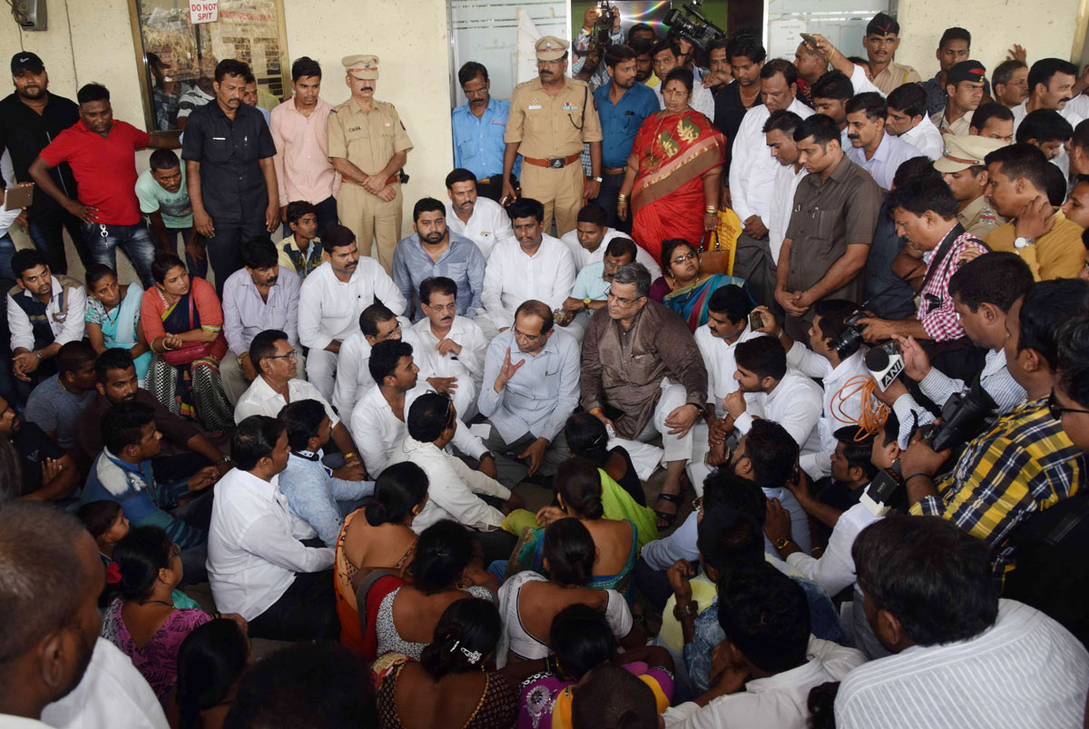 Opposition Party Leader Radhakrishna Vikhe Patil meets Victimised Farmers during Violence in Kalyan.