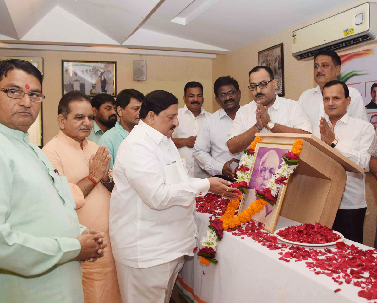 MRCC Paying Tribute to Former Chief Minister of Maharashtra Late Vasantdada Patil on his Jayanti Today at Vidhan Mumbai Congress Rajiv Gandhi Bhavan.