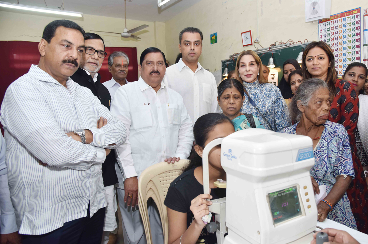 Milind Deora with KARM-87th Free Eye Check Up Camp at Worli.