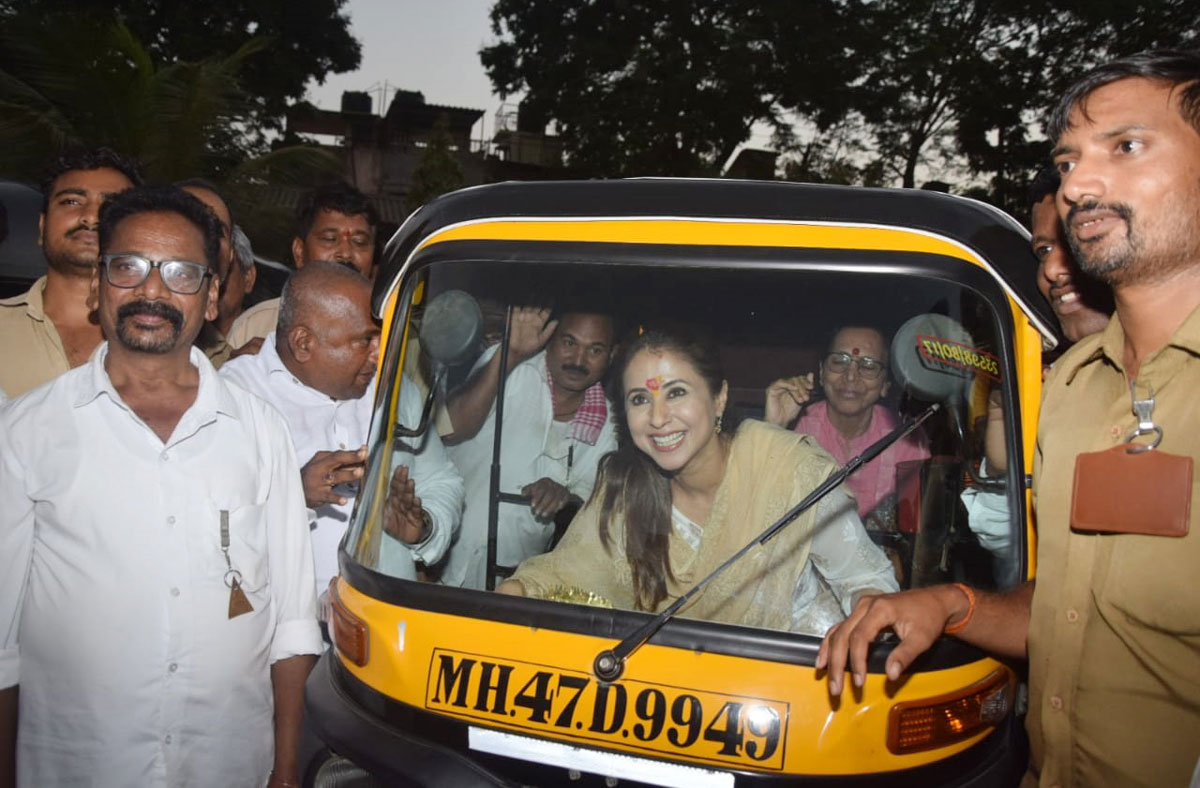 Mumbai North Lok Sabha Congress Party Candidate Urmila Matondkar in Rickshaw during her Campaign.