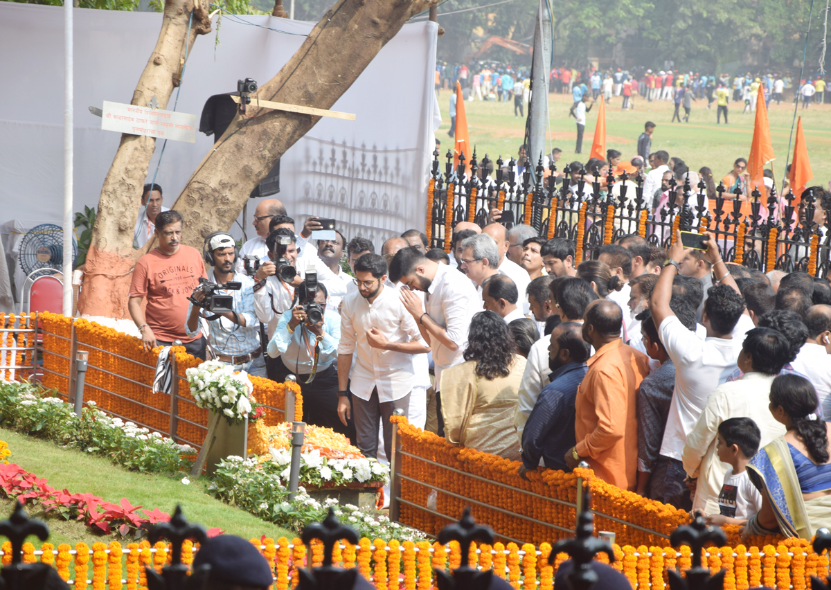 Paying Tribute to Shivsena Suprimo Late Balasaheb Thackarey on his Death Anniversary Shivaji Park Mumbai.