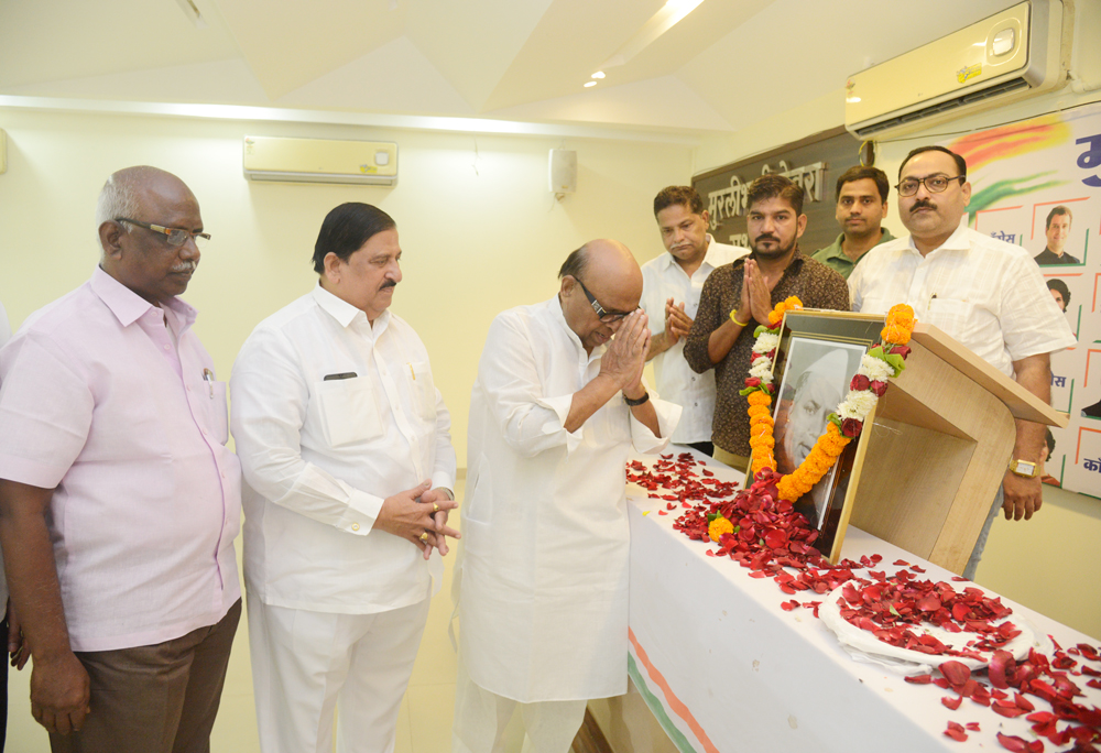 1st Chief Minister of Maharashtra Late.Yashwantrao Chavan on HIs Death Anniversary at Mumbai Congress.