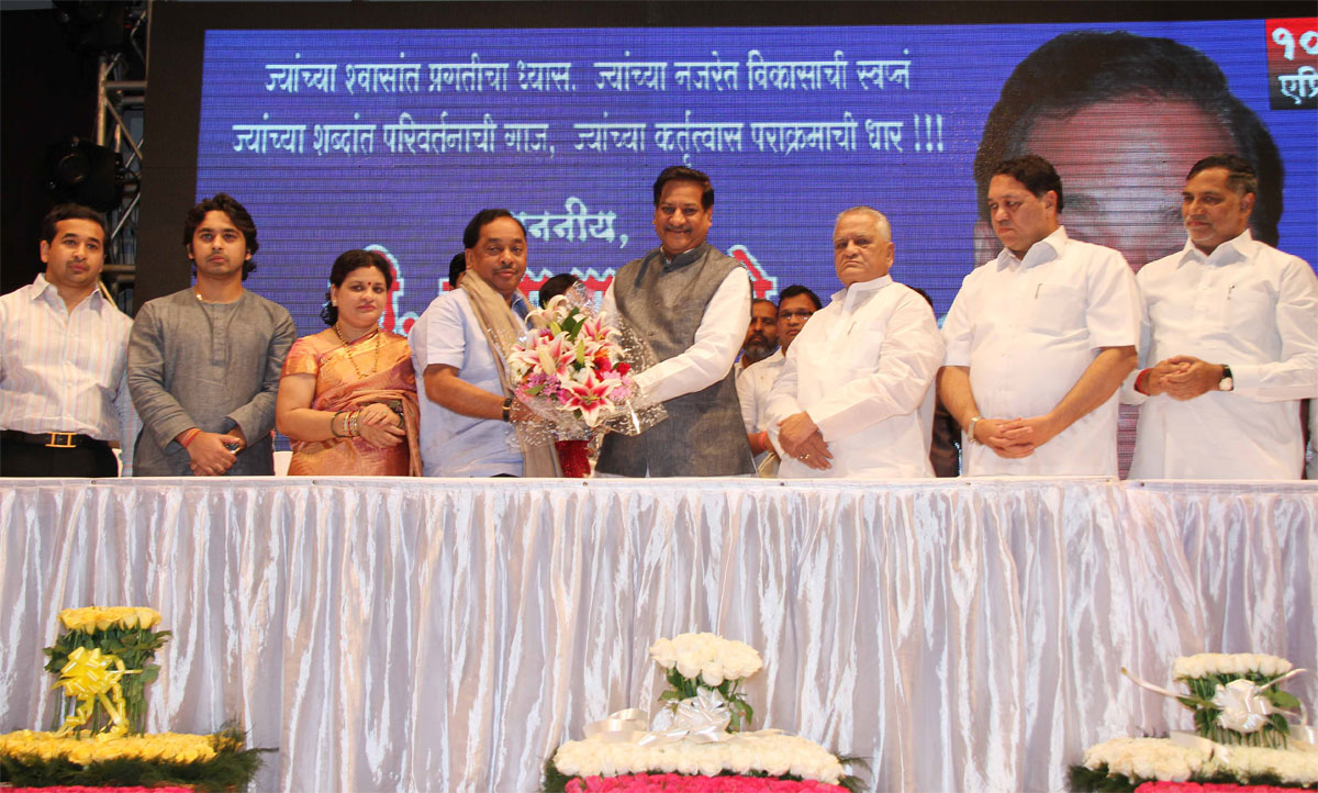 MINISTER NARAYANRAO RANE BIRTHDAY CELEBRATION ON OCCASION CHIEF MINISTER PRITHVIRAJ CHAVAN,VIDHAN PARISHAD SABHAPATI SHIVAJIRAO DESHMUKH,VIDHAN SABHA PRESIDENT DILIP VALSE PATIL AT SHANMUKHANAND HALL.