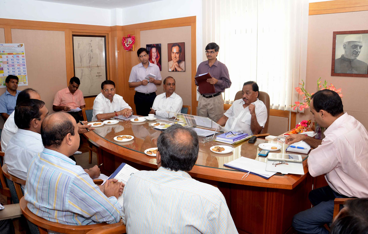 MINISTER NARAYANRAO RANE & GULABRAO DEVKAR MEETING AT MANTRALAYA.