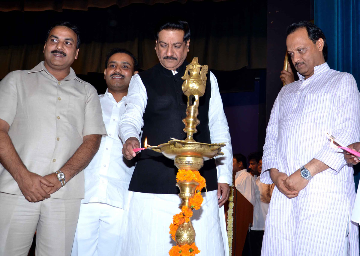 CHIEF MINISTER PRITHVIRAJ CHAVAN,EX.DY.CM AJIT PAWAR & MINISTER ARIF NASIM KHAN AT Y.B.CHAVAN HALL.