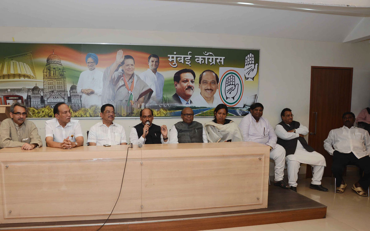 MPCC PRESIDENT MANIKRAO THAKARE WITH MLA'S & PARTY WORKER'S AT AZAD MAIDAN.