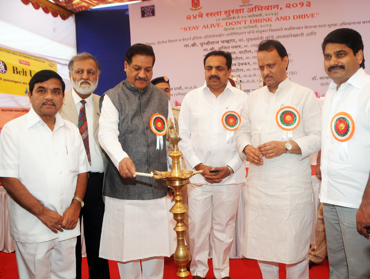 CHIEF MINISTER PRITHVIRAJ CHAVAN,DY.CHIEF MINISTER AJITDADA PAWAR IN ROAD SAFETY PROGRAM AT ISLAM GYMKHANA.