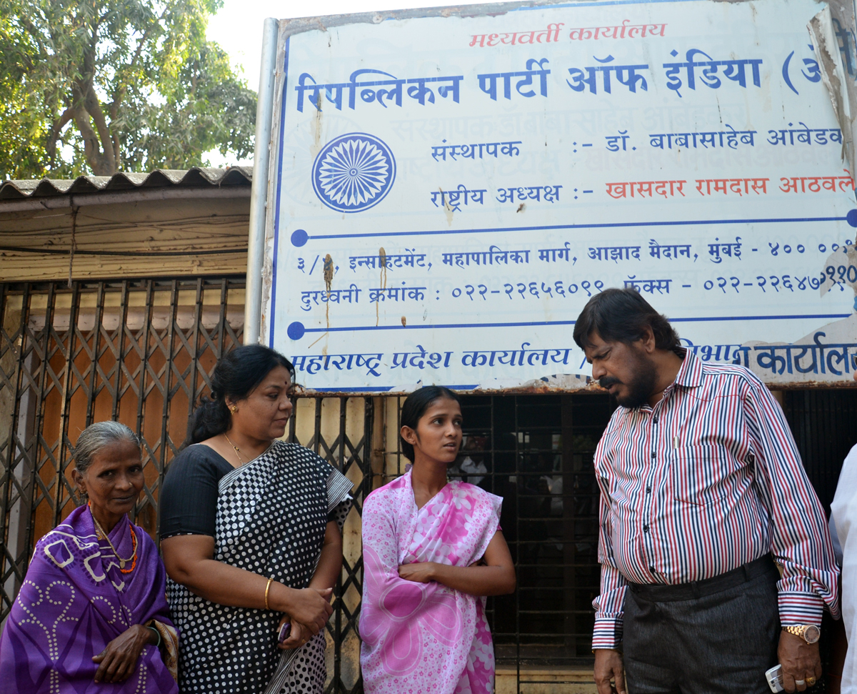 RPI LEADER & EX.MP.RAMDAS ATHAWALE &  ANITA SALVI PRESS CONFERENCE AT RPI PARTY OFFICE CST.