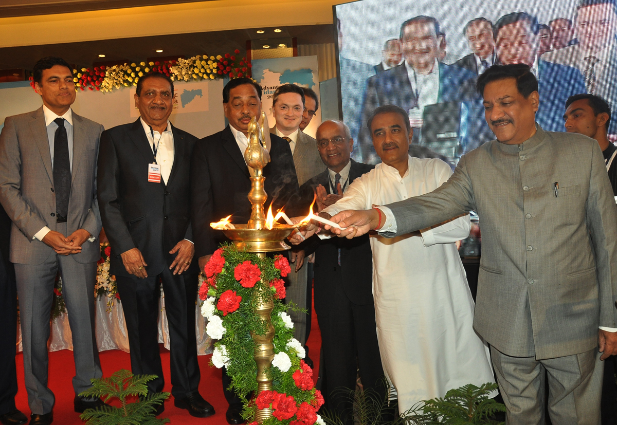 CHIEF MINISTER PRITHVIRAJ CHAVAN,UNION MINISTER PRAFUL PATEL & MINISTER NARAYAN RANE IN ADVANTAGE VIDARBHA-2013 INDUSTRIAL SEMINAR AT NAGPUR.