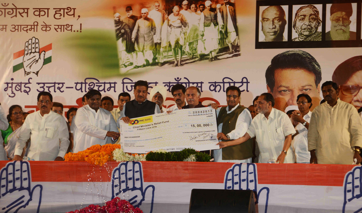 CHIEF MINISTER PRITHVIRAJ CHAVAN,MUMBAI CONGRESS PRESIDENT JANARDHAN CHANDURKAR ,MP & EX. UNION MINISTER GURUDAS KAMAT DURING MUMBAI NORTH WEST DISTRICT CONGRESS COMMITTEE CONGRESS WORKERS SAMMELAN AT ANDHERI SPORTS COMPLEX.