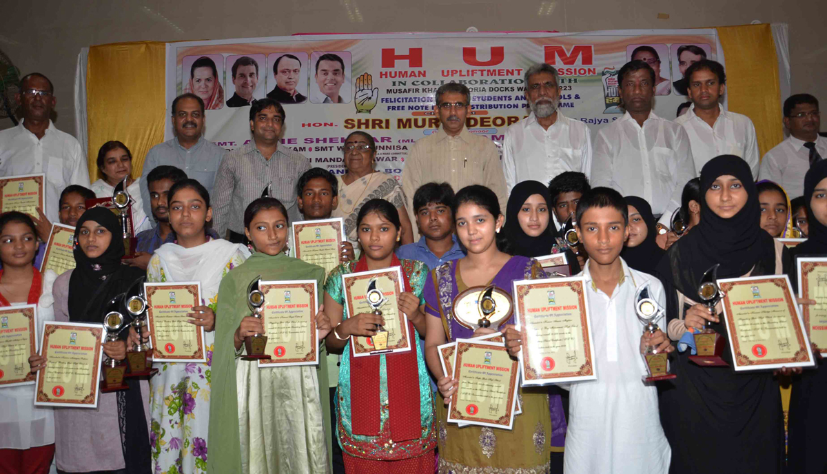 FELICITATION OF SSC STUDENT'S, SCHOOL'S & FREE NOTE BOOK DISTRIBUTION PROGRAMME ORG.BY WARD NO.223 MUNICIPAL CORPORETOR JAVED JUNEJA AT MINARA MASJID AREA.