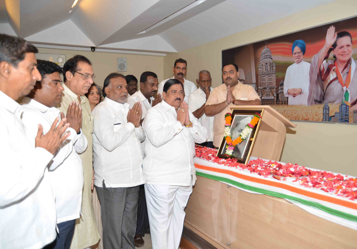 DEATH ANNIVERSARY OF EX.FIRST CHIEF MINISTER OF MAHARASHTRA LATE YASHWANTRAO CHAVAN AT MUMBAI CONGRESS RAJIV GANDHI BHAVAN.