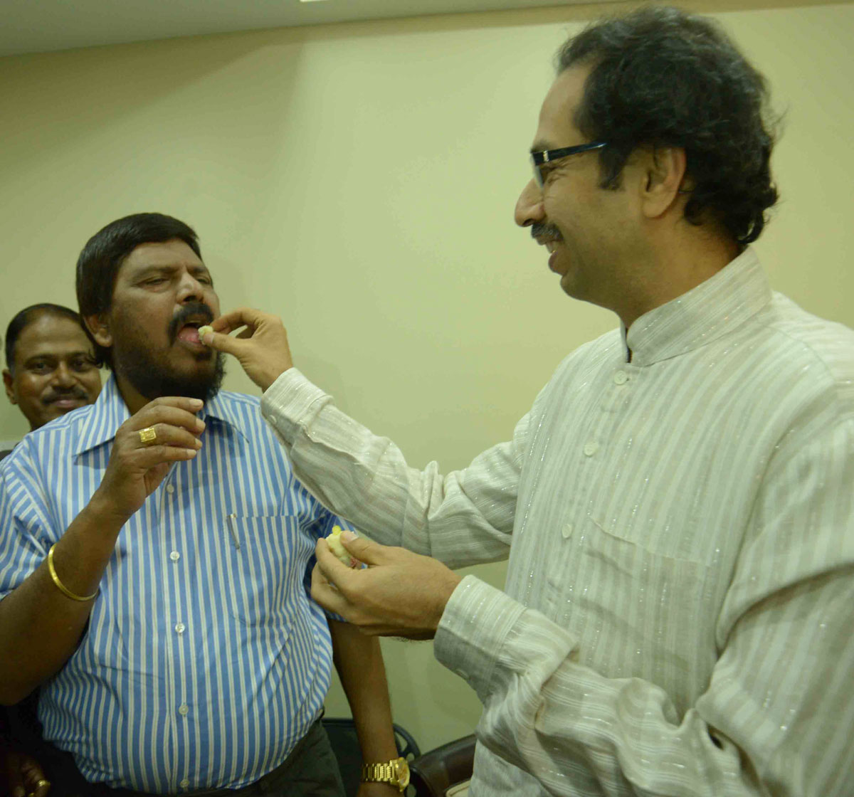 RPI Chief Ramdas Athawale Meets ShivSena Chief Udhav Thakarey at Matoshree Bunglow Bandra.