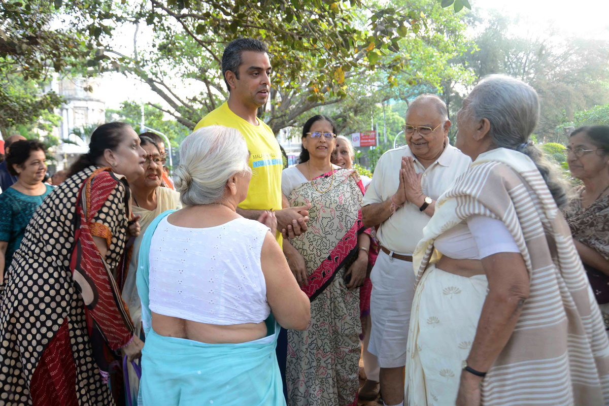 South Mumbai Congress/NCP/PRP (Kawade)/ Republican Party of India (Democratic) Alliance MP.Candidate Milind Deora at Nana Nani Park at Chowpati.