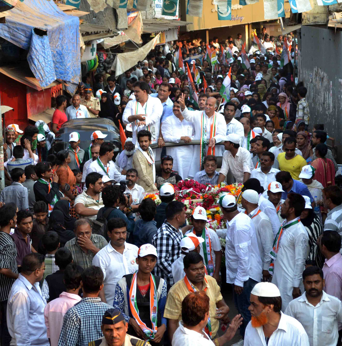 Congress/NCP/PRP (Kawade)/ Republican Party of India (Democratic) Alliance MP.Candidate Gurudas Kamat Rally at Andheri East.