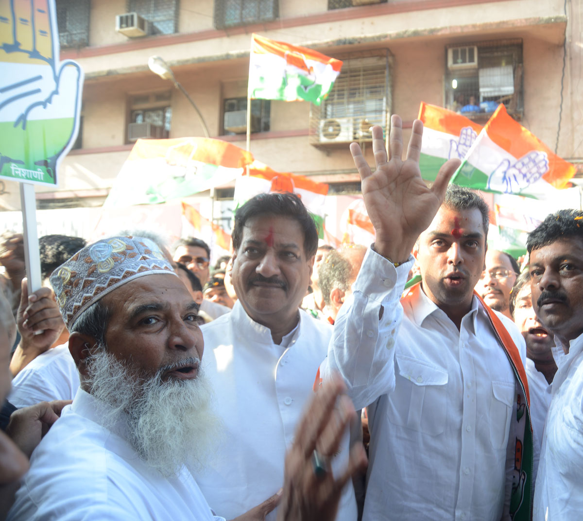 Chief Minister Prithviraj Chavan with MP. Candidate Milind Deora during Election Campaign Rally at Masjid Bunder.