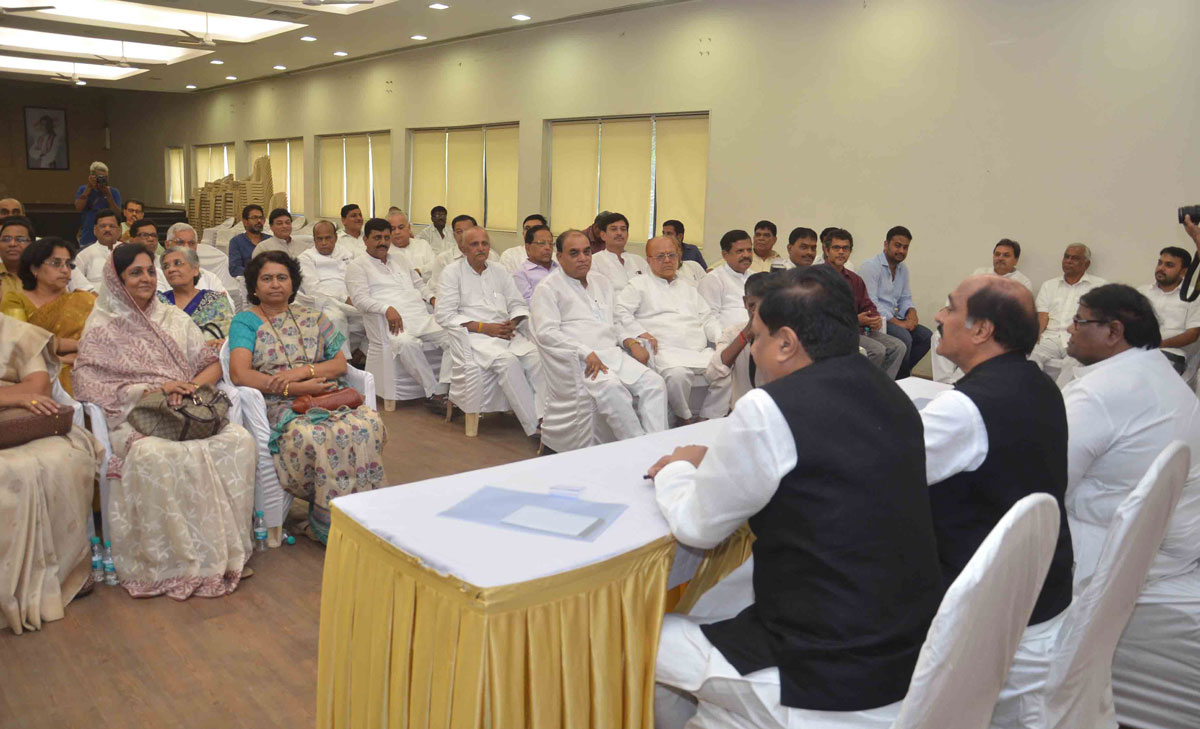 Chief Minister Prithviraj Chavan & MPCC President Manikrao Thakare during Maharashtra State Congress Committee office-Bearers Meeting at Tilak Bhavan Dadar.