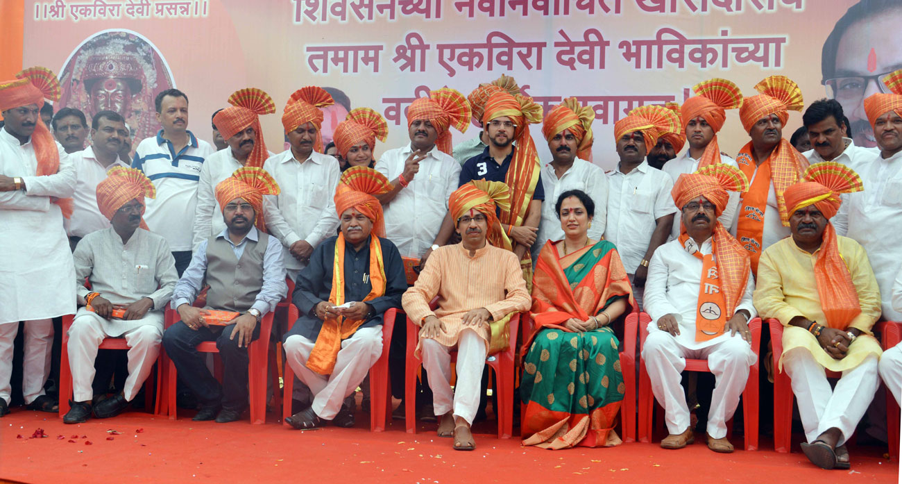 Shiv Sena Chief Udhav Thakare with Newly Elected Shiv Sena MP"s for Blessing of Ekveera Devi at Lonavala.