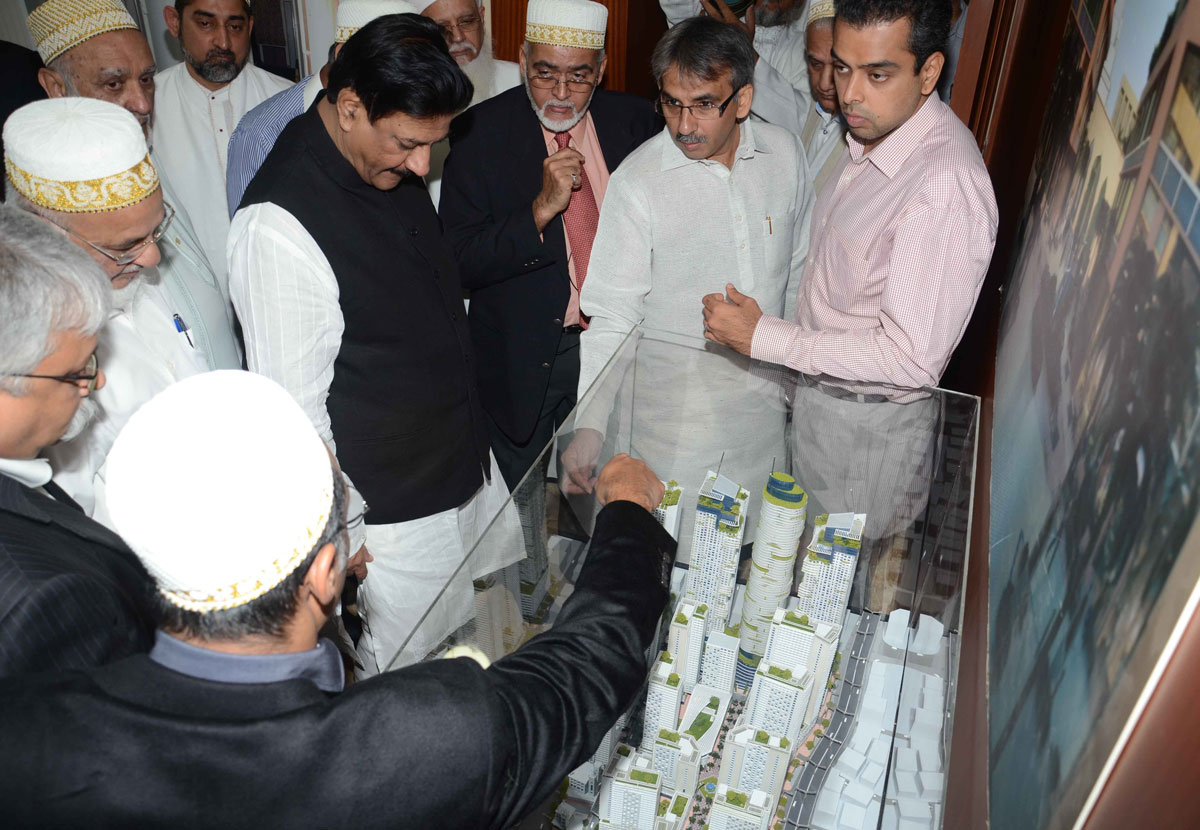 CHIEF MINISTER PRITHVIRAJ CHAVAN,UNION STATE MINISTER MILIND DEORA & MLA AMIN PATEL ON PROJECT BHENDI BAZAR REDEVELOPMENT AT BOHRI MOHALLA.