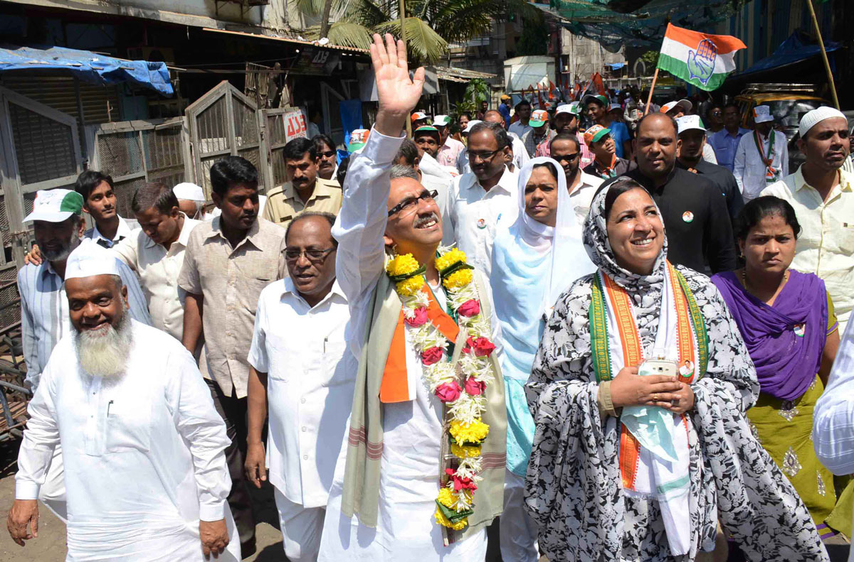 Mumbadevi Assembly Congress Party Candidate Amin Patel Padyatra at Nagpada.