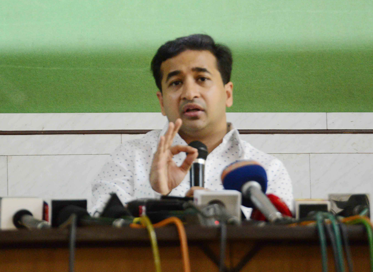 MLA Nitesh Narayanrao Rane during Press Conference Poll Khol of "Shiv VadaPav"at Mumbai Marathi Patarkar Sangh.