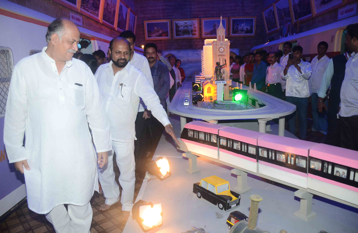 AICC Gen.Sec.Gurudas Kamat  Ganpati Darshan at Andheri.