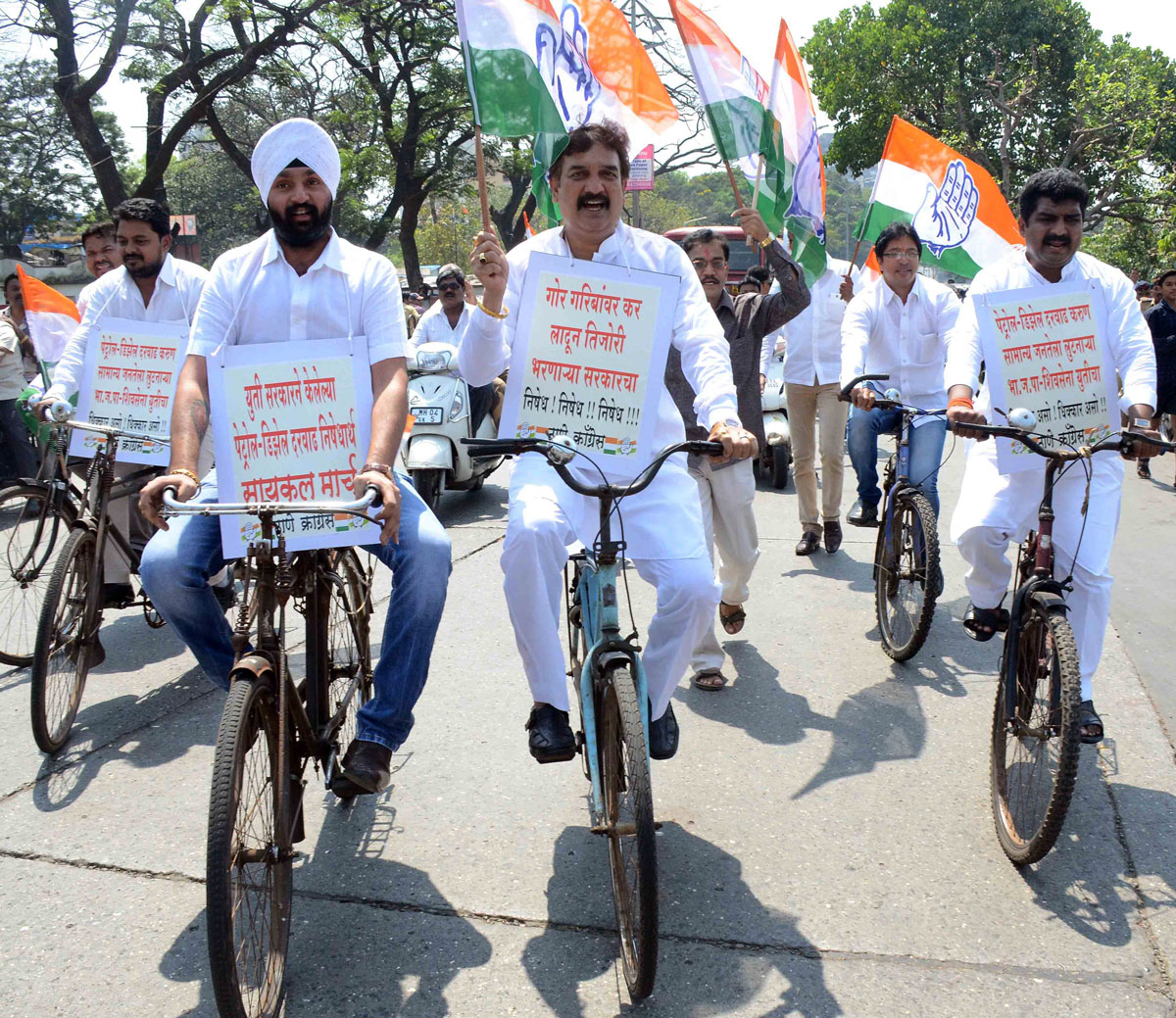 Thane Congress Cycle Protest Rally against Petrol & Diesel Price Hike.
