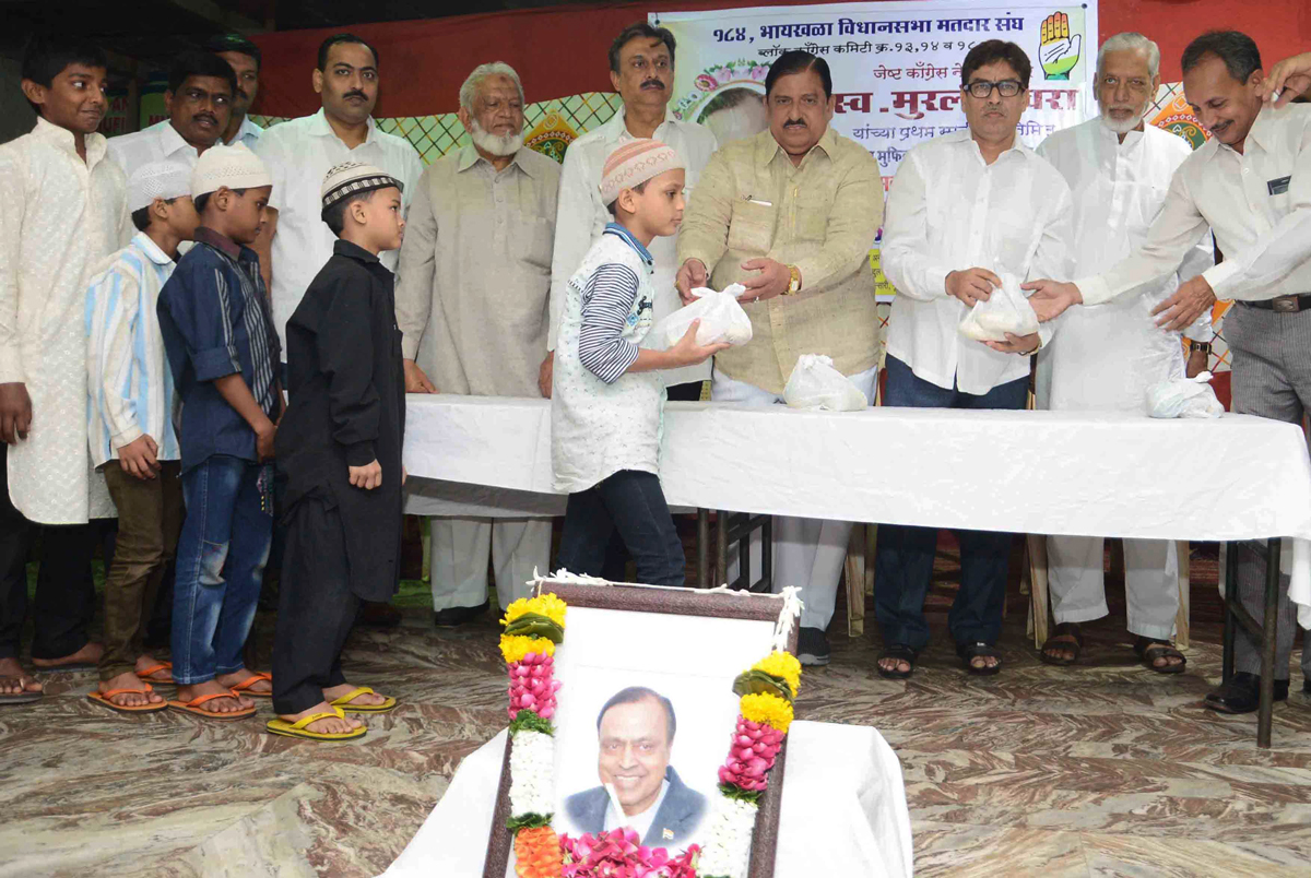Byculla Assembly Ex.MLA Madhu Chavan Homage to Congress Leader & Ex.Union Minister Late.Murli Deora. on His Death Anniversary.