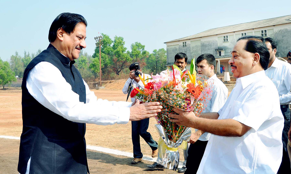 CHIEF MINISTER PRITHVIRAJ CHAVAN & MINISTER NARAYANRAO RANE AT KANKAVLI.