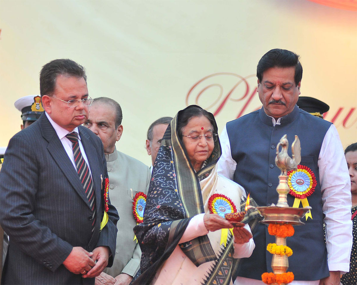 President of India Shri .Pratibha Devisingh Patil inaugurate the Platinum Jubilee ceremony of High court bar association at HIGH COURT  Nagpur .Governor of Maharashtra K.Sankaranarayanan, Chief Minister of  Maharashtra Prithviraj Chavan.