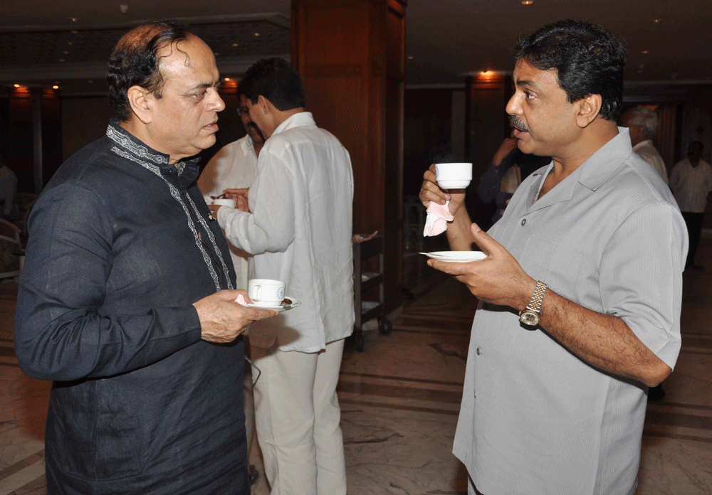 TEA PARTY ARRANGED BY CM. ASHOK CHAVHAN AT SAHYADRI GUEST HOUSE.