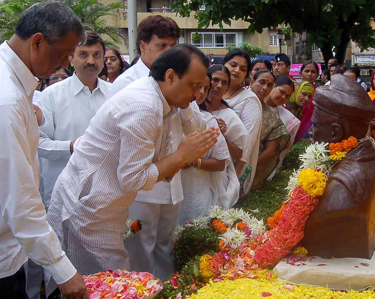 DY CHIEF MINISTER AJITDADA PAWAR & NCP MUMBAI PRESIDENT NARENDRA VARMA TRIBUTE TO LATE LOKMANYA BAL GANGADHAR TILAK ON HIS DEATH ANNIVERSARY AT GIRGAON CHOWPATI.