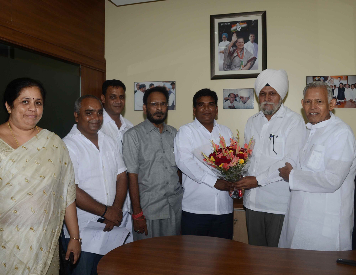 MRCC TREASURER DR. AMARJIT SINGH MANHAS FELICITATED AT MRCC OFFICE ON BEING APPOINTED AS CHANCELLORS NOMINEE ON BOARD MANAGEMENT OF BRIJ UNIVERSITY RAJASTHAN.