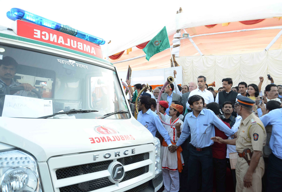 Maharashtra Govt. Emergency Ambulance Service for Instant Help Inauguration of Ambulance's by Chief Minister Prithviraj Chavan at Marine Drive.