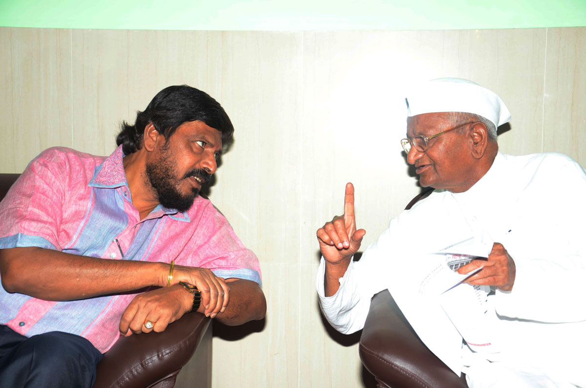 ANNA HAJARE MEETS RPI PRESIDENT RAMDAS ATHAWLE AT SAVIDHAN BUNGALOW BANDRA.