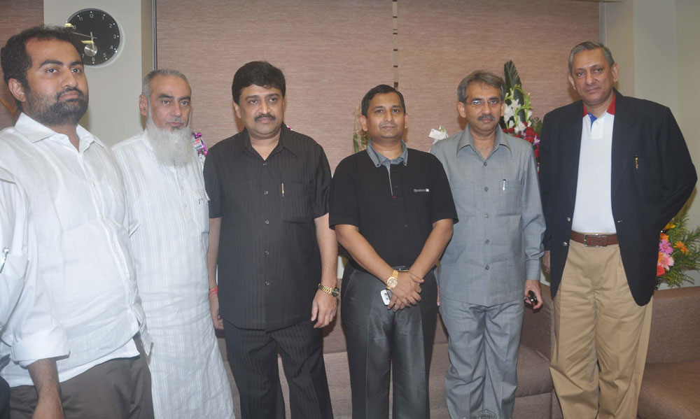 EX.CHIEF ASHOKRAO CHAVAN  AT NEW  URDU TIMES NEWS PAPER OFFICE NAGPADA .