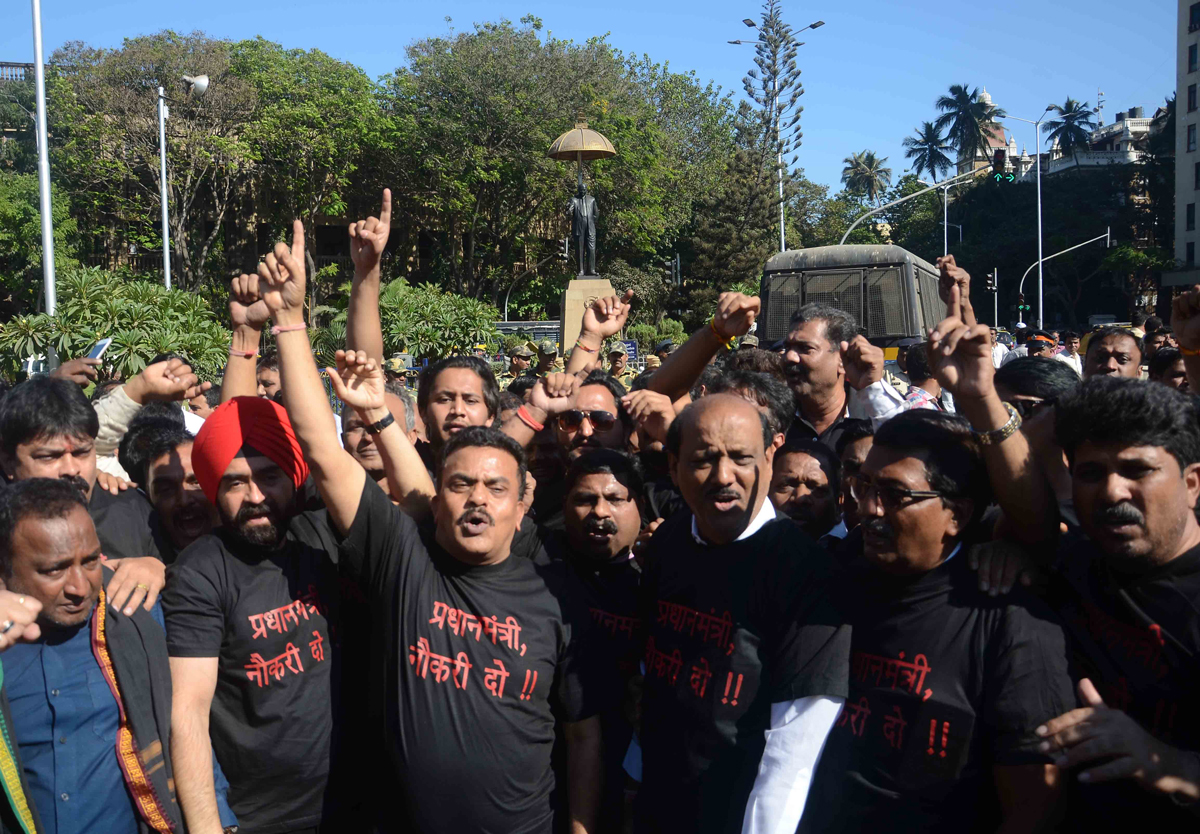 MRCC President Sanjay Nirupam Protest-Agitation near Mantralaya on issue of Increasing Unemployment Problem.