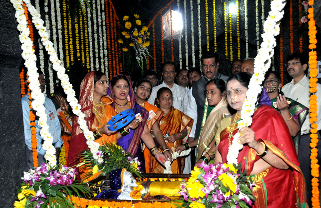 CHIEF MINISTER PRITHVIRAJ CHAVAN & DY CHIEF MINISTER AJIT DADA PAWAR AT SHIVNERI TO CELEBRATE CHHATRPATI SHIVAJI MAHARAJ JAYANTI.