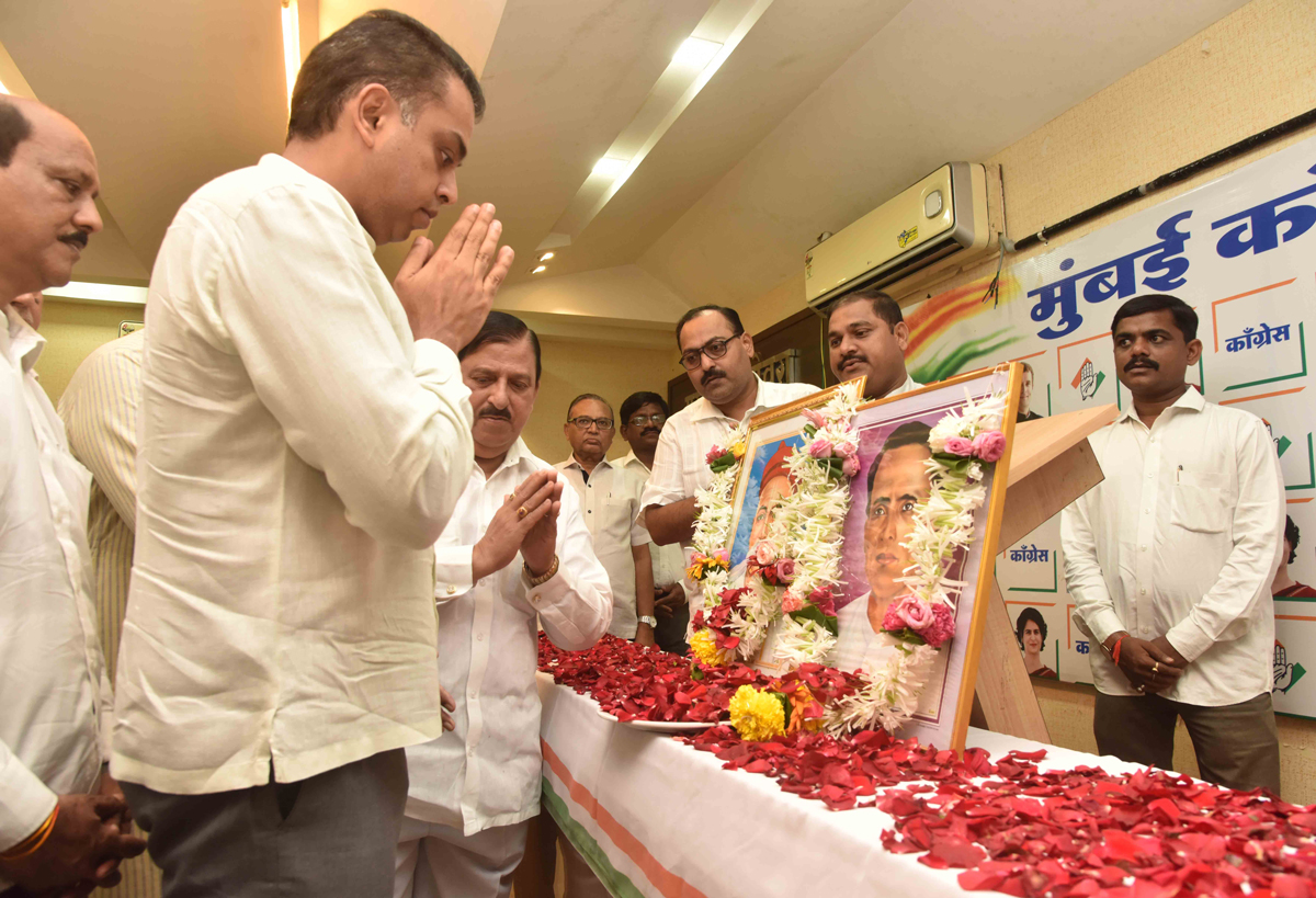 MRCC Leaders Paying Tribute to Lokmanya Balgangadhar Tilak on his Death Anniversary & Lokshahir Annabhau Sathe on his Birth Anniversary at Mumbai Congress Rajiv Gandhi Bhavan.