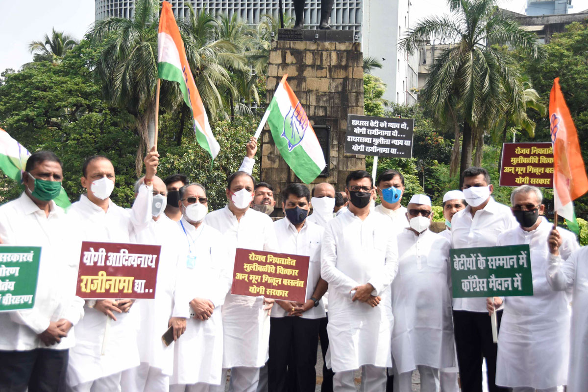 Silent Protest by MPCC & MRCC Congress Party Leaders & Workers near Gandhi Statue at Mantralay on Hathras issue.