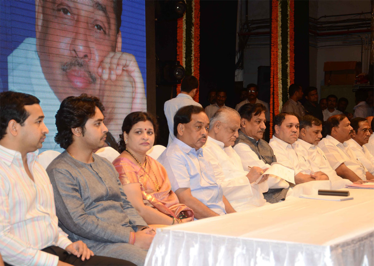 MINISTER NARAYANRAO RANE BIRTHDAY CELEBRATION ON OCCASION CHIEF MINISTER PRITHVIRAJ CHAVAN,VIDHAN PARISHAD SABHAPATI SHIVAJIRAO DESHMUKH,VIDHAN SABHA PRESIDENT DILIP VALSE PATIL AT SHANMUKHANAND HALL.