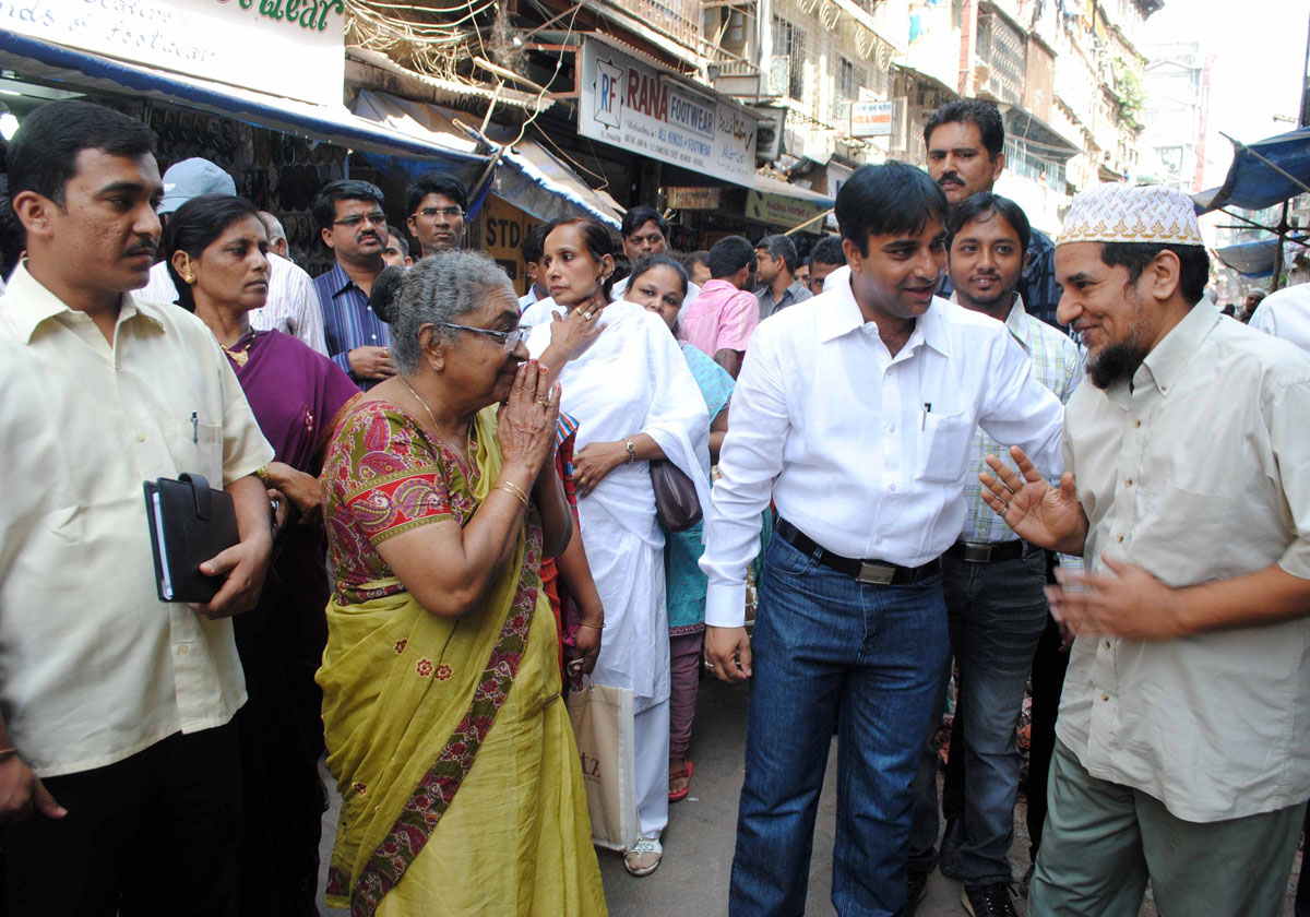 MLA ANNIE SHEKHAR & MUNICIPAL CORPORATER JAVED JUNEJA ROUND WARD NO 223.