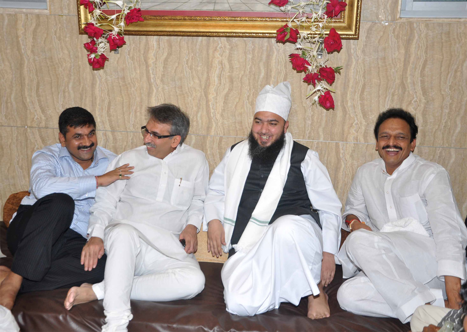 SHAHIDAYE RAHE MADINA HAJRAT ANWAR ASHRAF URF MUSHNNA MIYA 8th URSHA ON OCCASION STATE MINISTER SACHIN BHAU AHIR AT M.S.ALI ROAD DOTANKI.