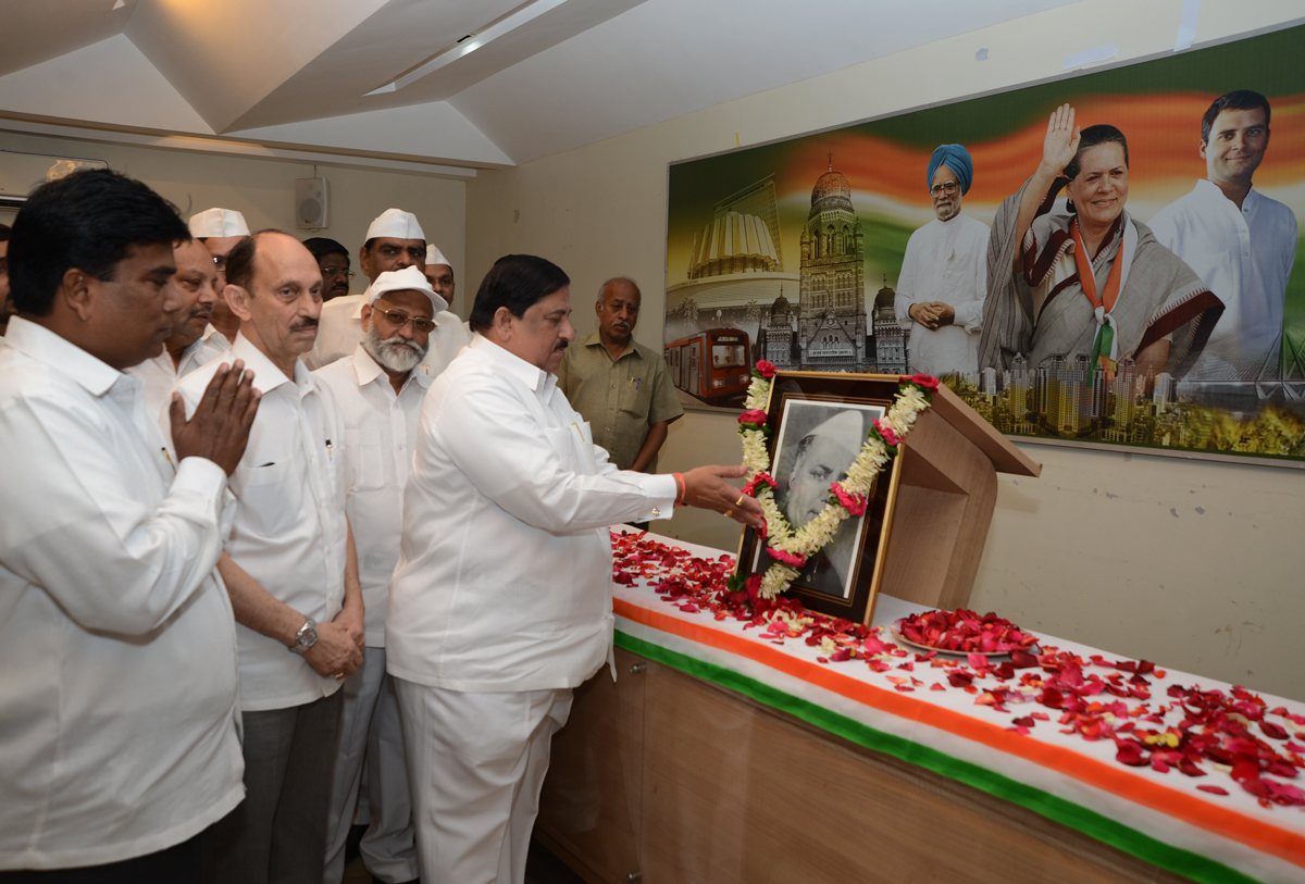 TRIBUTE TO LATE CHIEF MINISTER Y.B.CHAVAN ON HIS BIRTH ANNIVERSARY AT MUMBAI CONGRESS RAJIV GANDHI BHAVAN.