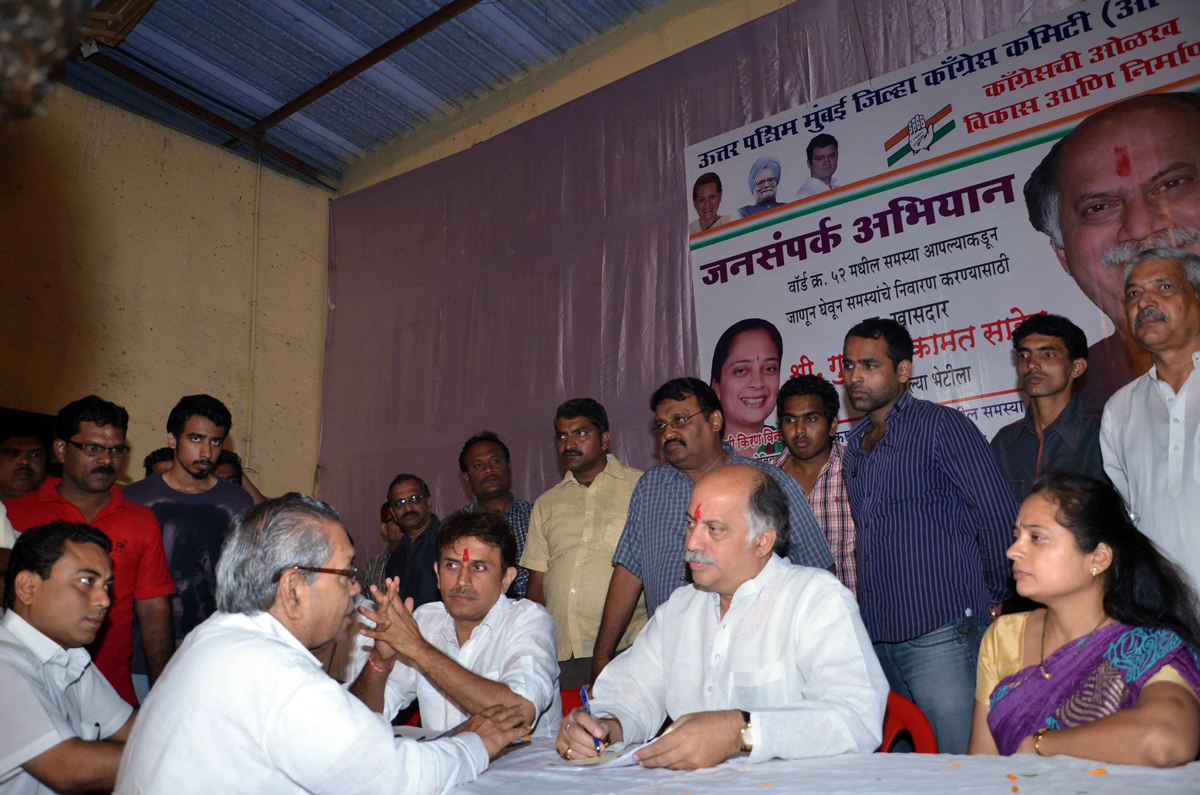 M.P.& EX UNIUON MINISTER GURUDAS KAMAT JANSAMPARK ABHIYAAN AT MALAD (W).