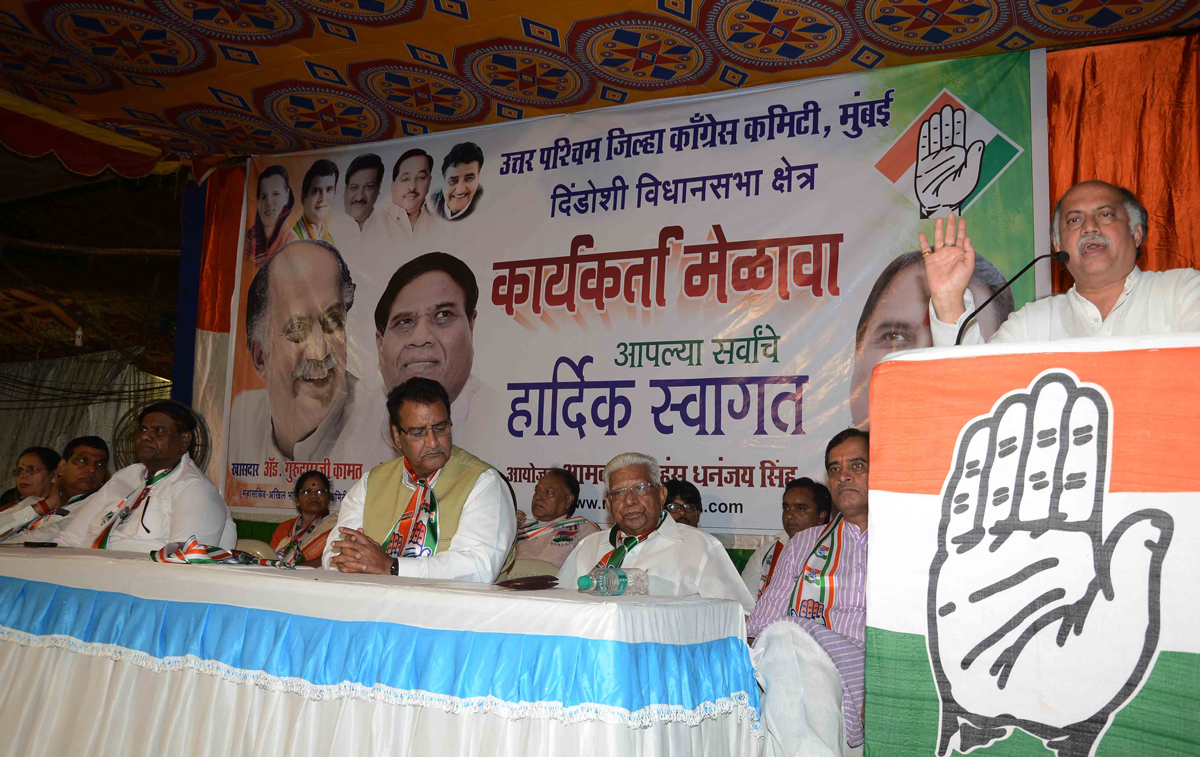 AICC GEN.SEC.& MP GURUDAS KAMAT & MRCC PRESIDENT JANARDAN CHANDURKAR IN CONGRESS PARTY KARYAKARTA SHIBIR AT DINDOSHI ASSEMBLY.