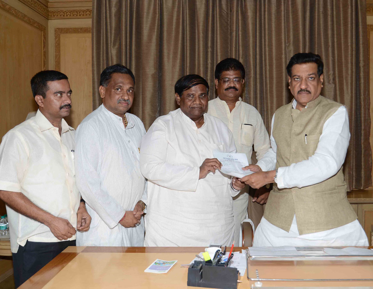 Mrcc President Prof.Janardan Chandurkar with delegation meets  Chief Minister Prithviraj Chavan to declare 6th December being Death Anniversary of  Bharat Ratna Dr.Babasaheb Ambedkar as "DRY DAY".